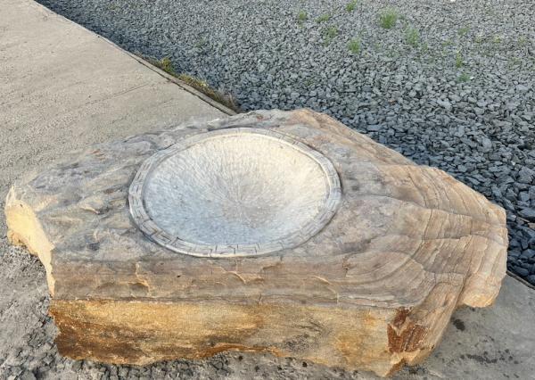 Очаг кострище в глыбе природного камня — фото 5